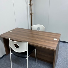 デスク　椅子2脚の画像