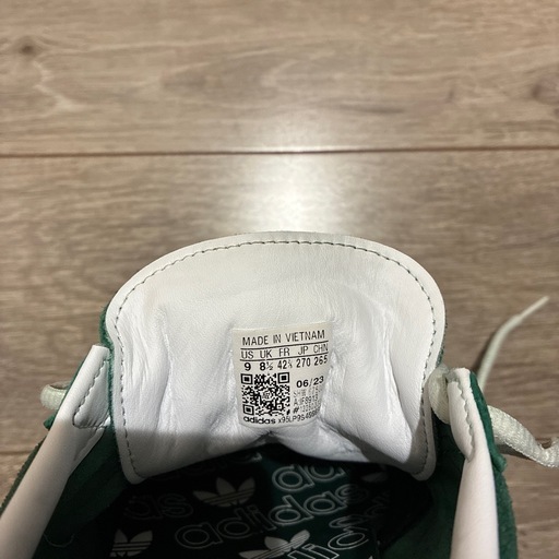 adidasスニーカー
