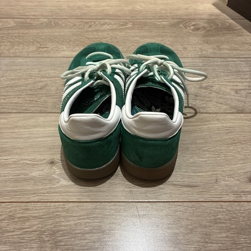 adidasスニーカー