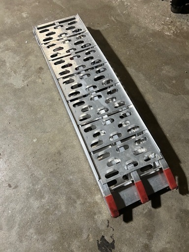 アルミラダー　680kg 一本　　