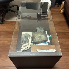 ガラステーブルの画像