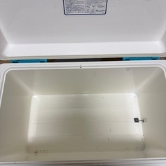 ナフコ　クーラーボックス　販売価格5980円　46L 使用感薄いです。　車輪付きで楽々移動できます。の画像