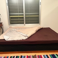 ダブルベッドマットレス、フレームの画像