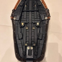 GB350 鋲打ち 茶ツートン タックロールシート　ブラウン レザー　あんこ抜きの画像