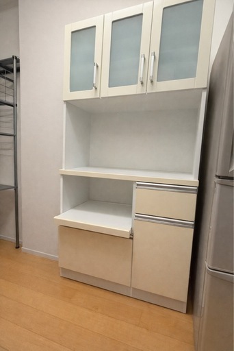 【受渡決定済み】カップボード／食器棚／コンセント付き／状態良好