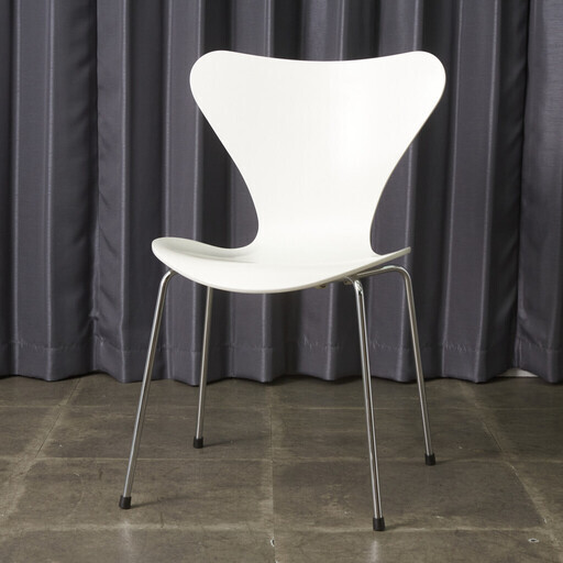 【発送の場合は即購入不可】 正規品 Fritz Hansen セブンチェア 3107 名作 椅子 北欧 デンマーク アルネ ヤコブセン フリッツハンセン スタッキング ラッカー 94992