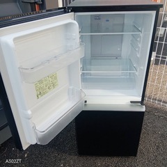 A025 送料設置無料　SHARP　人気モデル　ガラスデザイン　冷蔵庫　137Lの画像