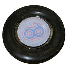 ヨコハマゴム工業の「ハマタウンコード」タイヤを模した灰皿の画像