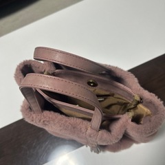 ピンクふわふわバックの画像