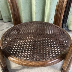 ガラス天板×木製フレーム✨丸みデザインが可愛い収納付きローテーブルの画像