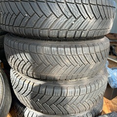 ハイエース　ミシュラン　オールシーズン　高級タイヤ　バリ山　４本の画像