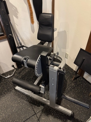 アイロテック　　レッグエクステンション　レッグカール