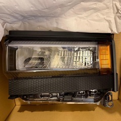 【新車外し】純正 ランドクルーザー250 VX ヘッドライト 角目の画像