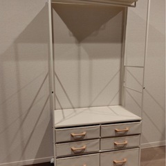 ハンガーラック付き収納の画像