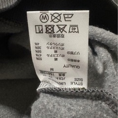 新品未使用フリル付きのグレーのHello Kittyトレーナーの画像