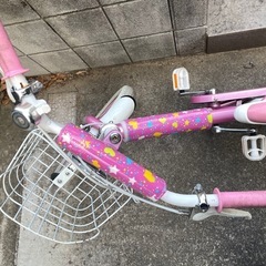 女の子　自転車　ピンク　補助輪なしの画像