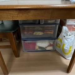 ダイニングテーブル(イスもあります)の画像