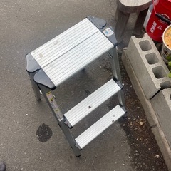 アルミ3段脚立　高さ76㎝　【リサイクルショップ道楽屋】の画像