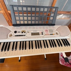 電子キーボード  ピアノ  YAMAHA ヤマハ  61鍵盤 EZ-J23  ACアダプタとスタンド付 の画像