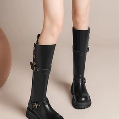 ブラックのロングブーツの画像