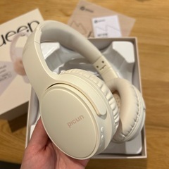 オフホワイト　ワイヤレスイヤホンの画像