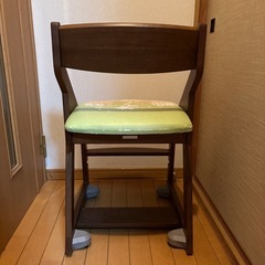 子供用学習椅子の画像