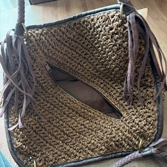 ベージュ ストロー編みかごバッグ フリンジ付き タグ付きの画像