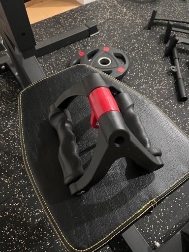 ラットマシン 懸垂　筋トレ　トレーニング