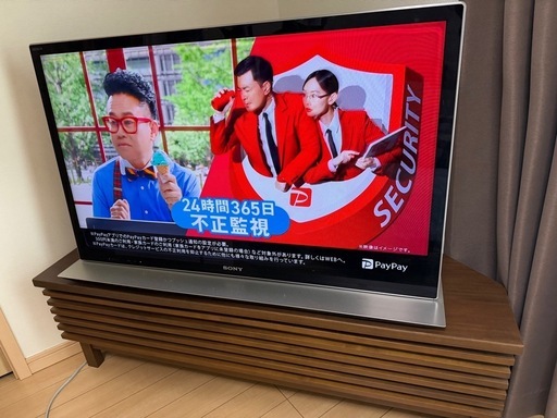 テレビ40型とリモコン、テレビ台