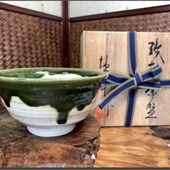 茶道具 中島塩草 作 織部茶碗 共箱 在銘 良品 茶碗 抹茶碗 茶器 懐石道具 煎茶道具 華道具 和美術 和骨董 時代物 古玩 骨董 煎茶器 花器 の画像