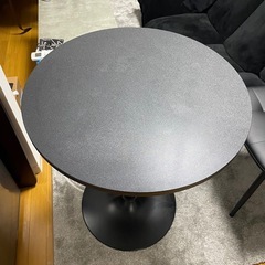 円形テーブルの画像