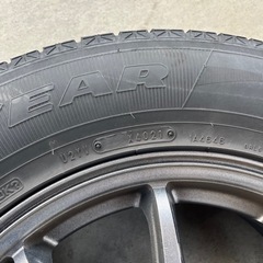 215/70R16 スタッドレス ホイール付き　グッドイヤー　アイスナビSUVの画像