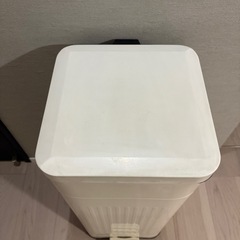 ゴミ箱
の画像