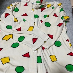クレヨンしんちゃん　上下セット　パジャマ　美品の画像