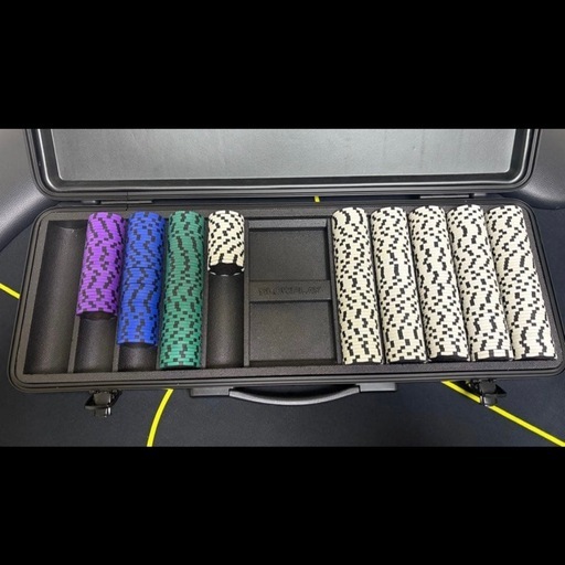 ポーカーテーブル＆SLOWPLAYチップ2セット＆IKEA椅子 (サロンパス) 上