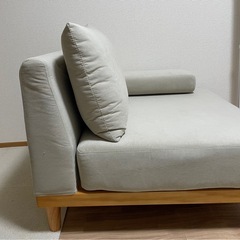 【1/16購入・ほぼ新品】1.5人掛けソファ リップルベージュ／引き取り限定の画像