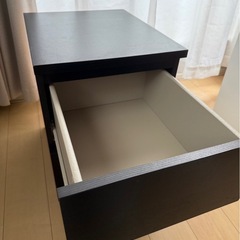IKEA ベッドサイドテーブルの画像