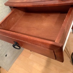 レコード置き？ドレッサーの画像