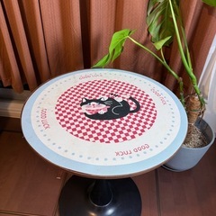 円形テーブルの画像