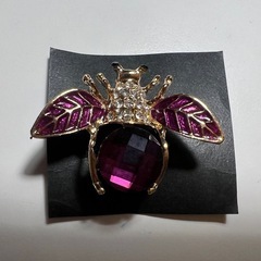 【新品・未使用】紫色の蜂デザイン　ブローチの画像