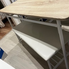 ダイニングテーブルの画像