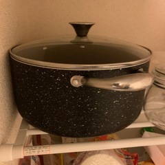 二口コンロと鍋、フライパンなどの画像