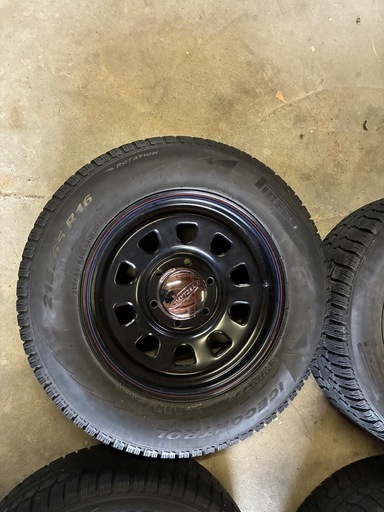 ハイエース200 デイトナホイール＆スタッドレス　215 65 r16