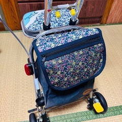 シルバーカー　手押し車　カート　台車　祖父母　荷物入れ　歩行器　老人の画像