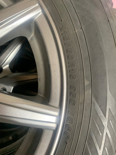 スタッドレスタイヤアルミホイール付き215/60R16