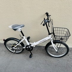 20インチの折りたたみ自転車。6段変速付き。タイヤ、チェーンなど新品に交換してます。防犯登録も込みなので、譲渡証明など面倒なこともなく、そのまま乗れますの画像