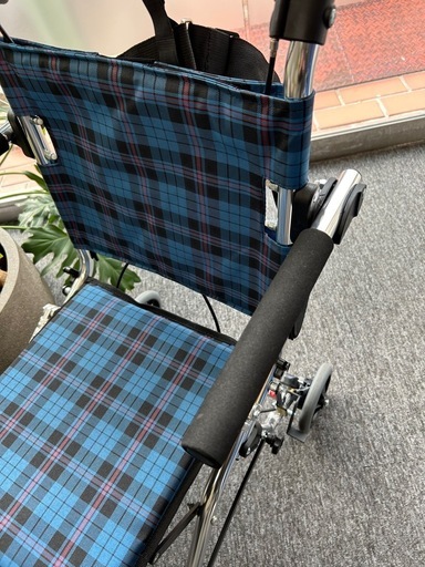 【美品】マキテック コンパクト介助車 NP-002 折りたたみ式 軽量 車椅子