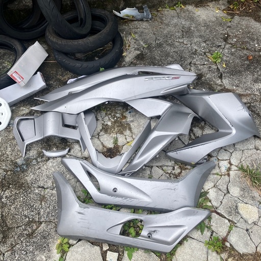HONDA PCX JF56 外装セット中古マットシルバー