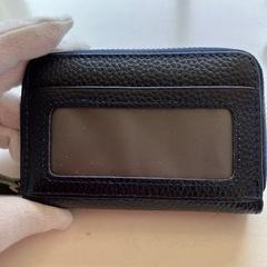 たっぷり収納できる　レザー カードケース　未使用品
の画像