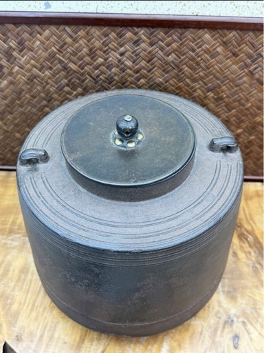 時代物 糸目 肩衝筒釜「享保時代 江戸大西家五郎左衛門・京都大西家 13代大西清右衛門（浄長）極め」（極め箱）和銑 茶道具 鉄釜 茶釜 銅蓋